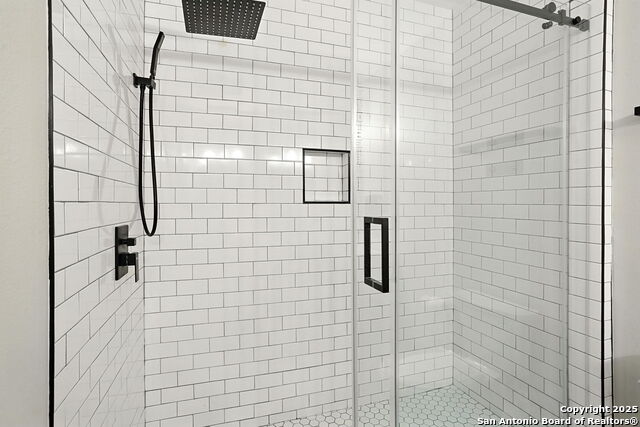Image 17 of 39 For 619 Olney Dr.