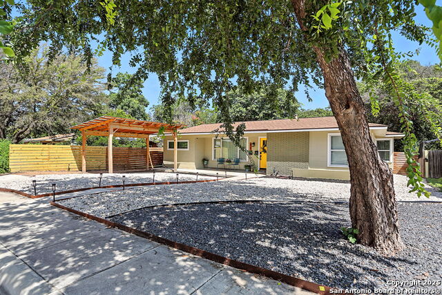 Image 4 of 39 For 619 Olney Dr.
