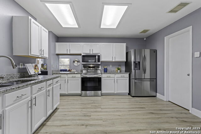 Image 10 of 27 For 11035 Cedar Park