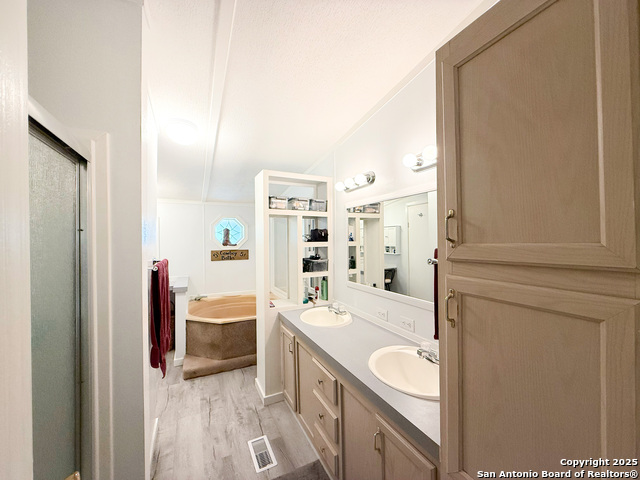 Image 22 of 45 For 227 River Bluff
