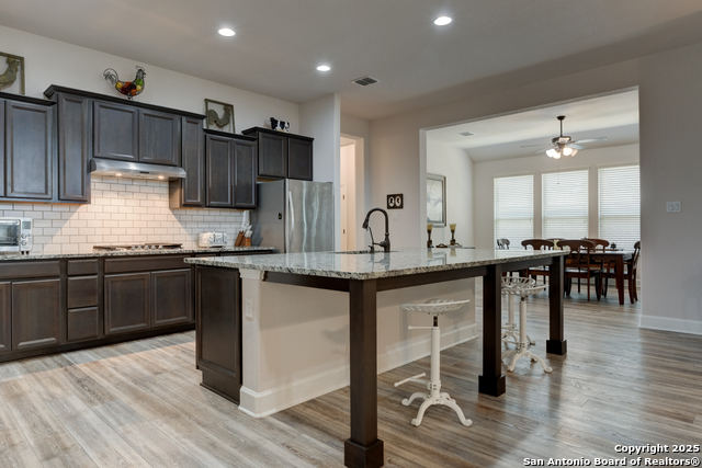 Listing photo id 9 for 28914 Throssel