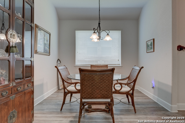 Listing photo id 10 for 28914 Throssel