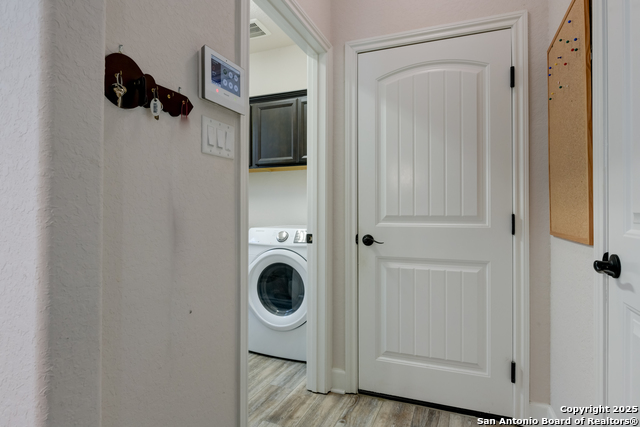 Listing photo id 11 for 28914 Throssel