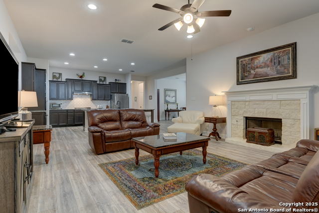 Listing photo id 15 for 28914 Throssel