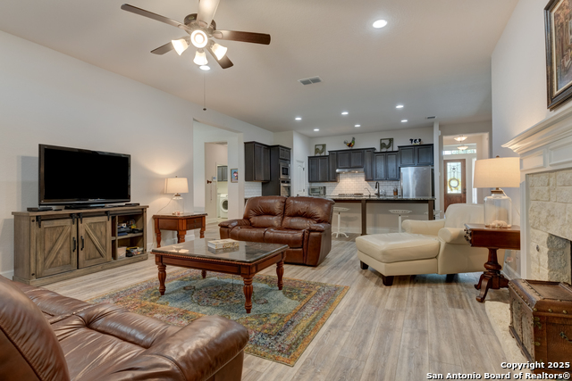 Listing photo id 16 for 28914 Throssel