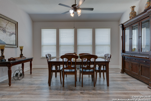 Listing photo id 4 for 28914 Throssel