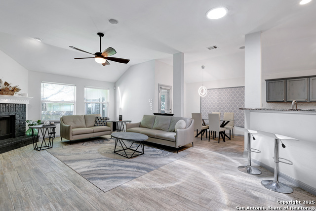 Image 11 of 32 For 9815 Lockberry