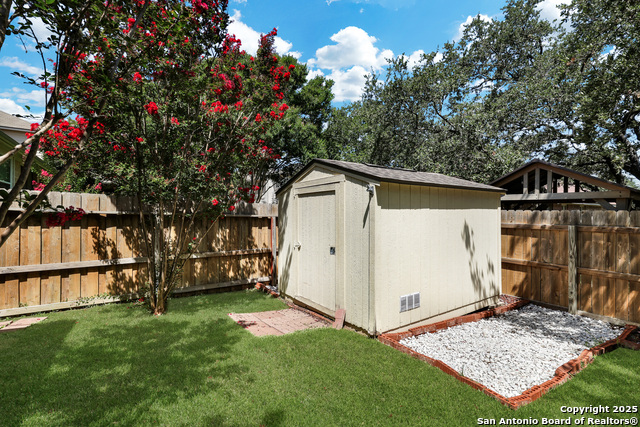 Image 30 of 32 For 9815 Lockberry