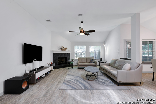 Image 9 of 32 For 9815 Lockberry