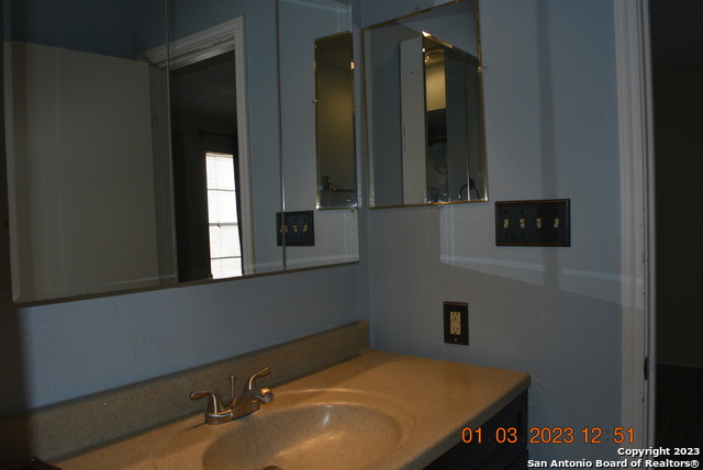 Image 16 of 21 For 4107 Medical Dr  8204