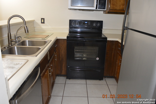 Image 18 of 21 For 4107 Medical Dr  8204