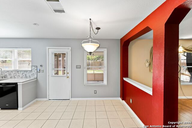 Image 19 of 40 For 108 Willow Way S