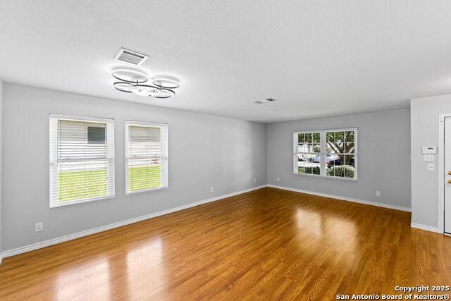 Image 7 of 40 For 108 Willow Way S