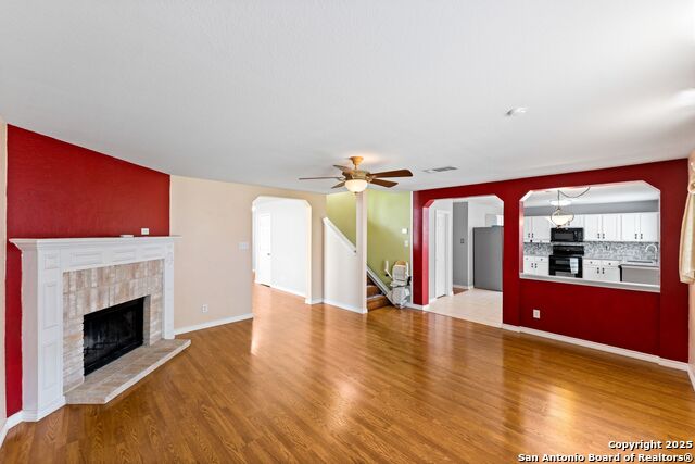 Image 9 of 40 For 108 Willow Way S