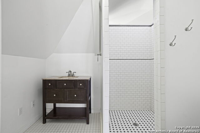 Image 21 of 28 For 110 Vitra  