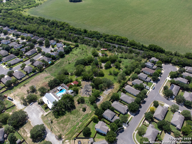 Listing photo id 13 for 16315 Lookout