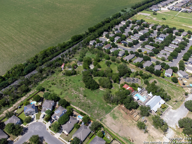 Listing photo id 15 for 16315 Lookout