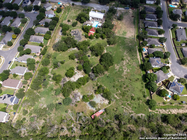 Listing photo id 17 for 16315 Lookout