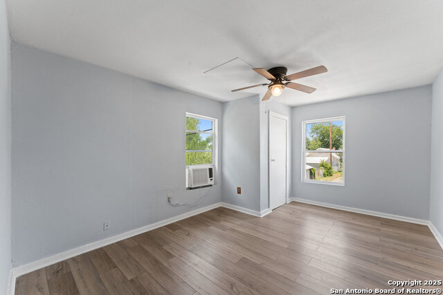 Image 3 of 11 For 2503 Houston St W
