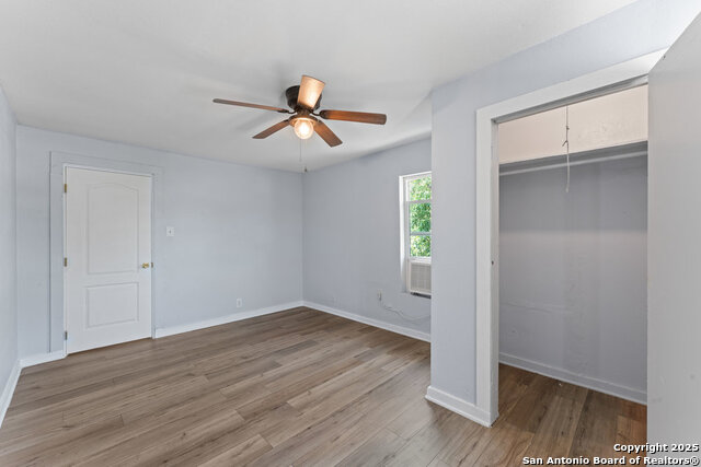 Image 4 of 11 For 2503 Houston St W
