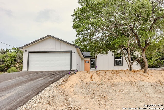 Image 2 of 50 For 2231 Golf Drive