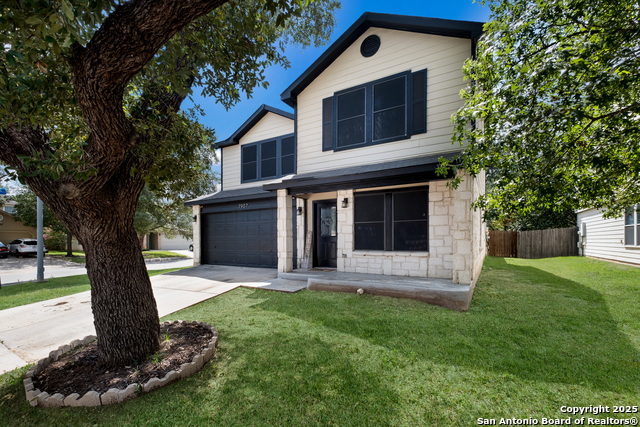 Image 2 of 26 For 7907 Oakwood Pines