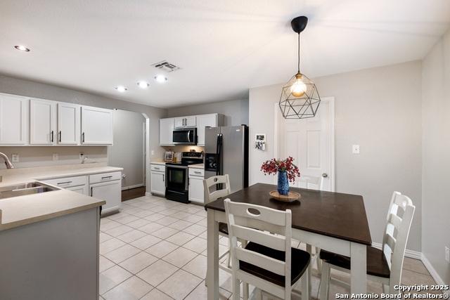 Image 7 of 26 For 7907 Oakwood Pines
