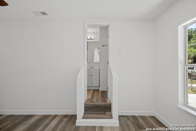 Image 18 of 24 For 512 Vickers Ave