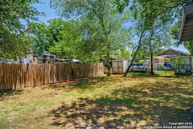 Image 23 of 24 For 512 Vickers Ave