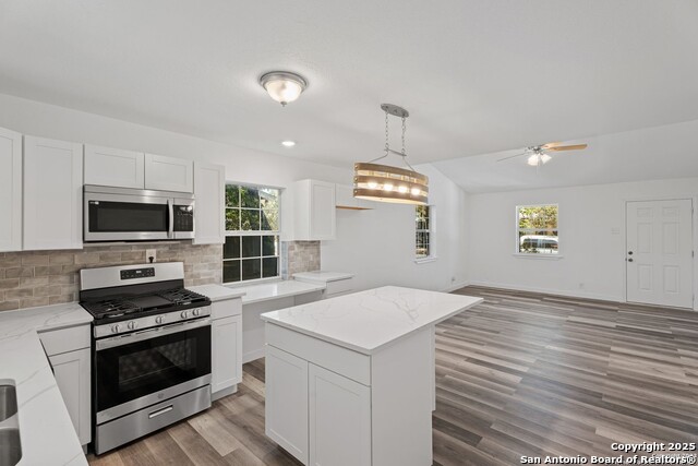 Image 4 of 24 For 512 Vickers Ave