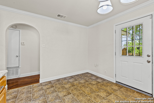 Image 7 of 13 For 830 Overhill