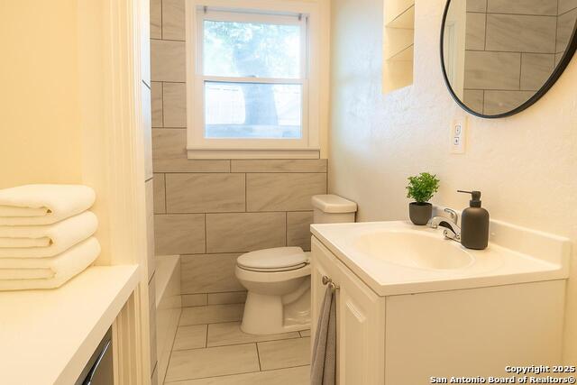 Listing photo id 9 for 1803 Burnet  