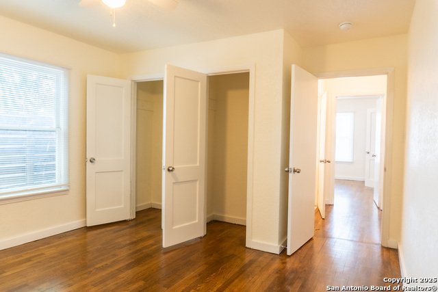 Listing photo id 12 for 1803 Burnet  