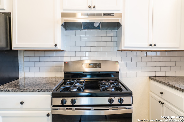 Listing photo id 2 for 1803 Burnet  