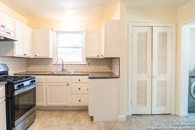 Listing photo id 3 for 1803 Burnet  
