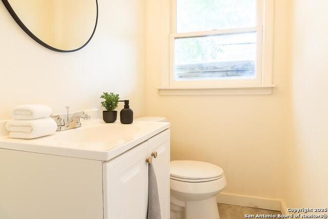 Listing photo id 6 for 1803 Burnet  