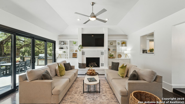 Details for 526 Oakwood Blvd, New Braunfels, TX 78130