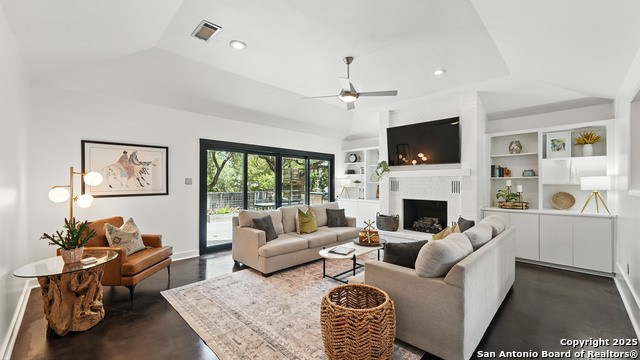 Image 12 of 50 For 526 Oakwood Blvd