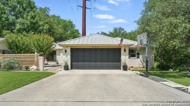 Image 2 of 50 For 526 Oakwood Blvd