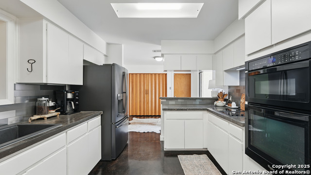 Image 25 of 50 For 526 Oakwood Blvd