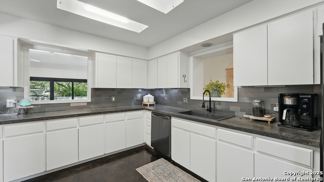 Image 27 of 50 For 526 Oakwood Blvd