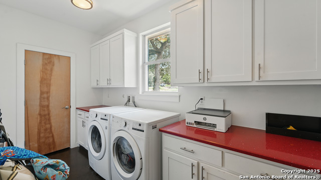 Image 31 of 50 For 526 Oakwood Blvd