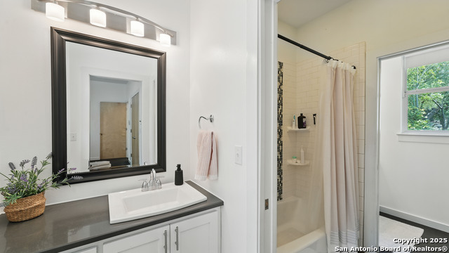 Image 37 of 50 For 526 Oakwood Blvd