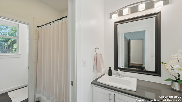 Image 39 of 50 For 526 Oakwood Blvd