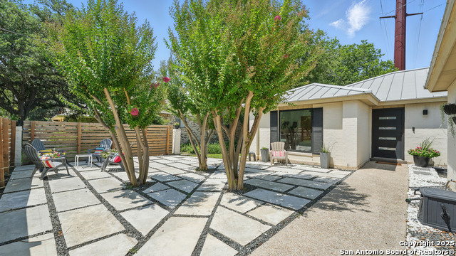 Image 4 of 50 For 526 Oakwood Blvd