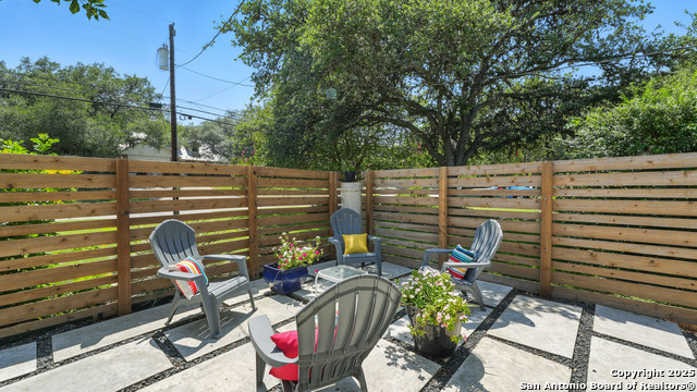Image 5 of 50 For 526 Oakwood Blvd