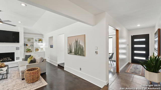 Image 8 of 50 For 526 Oakwood Blvd