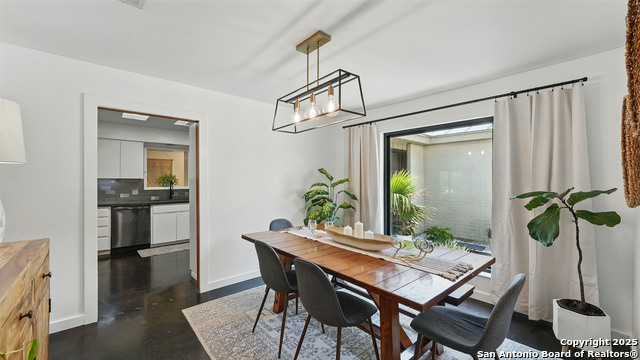 Image 9 of 50 For 526 Oakwood Blvd