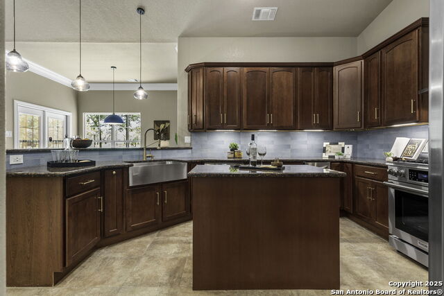 Listing photo id 17 for 155 Woodrow Center