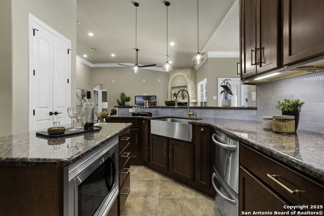 Listing photo id 19 for 155 Woodrow Center
